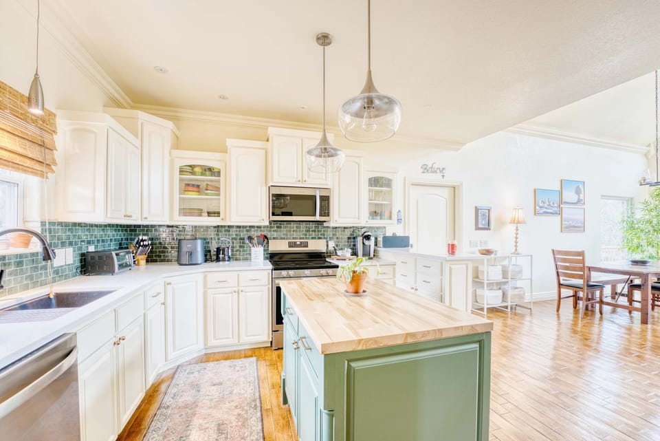 It’s the perfect place to whip up your favorite meals. What would you cook first? 🍽️💚