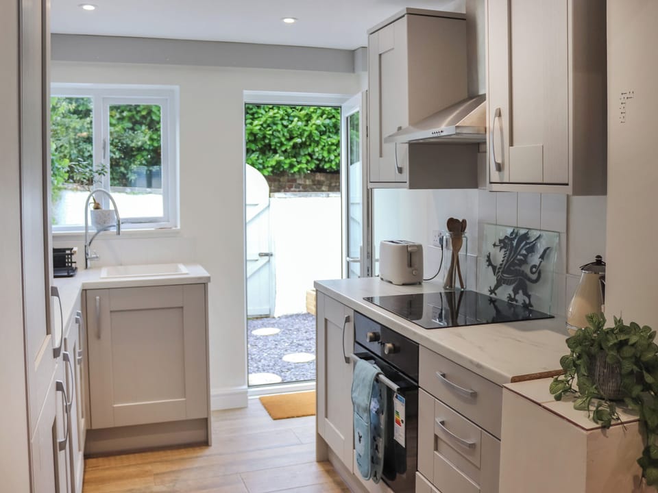 Kitchen | Bryn Hyfryd Cottage, Conwy