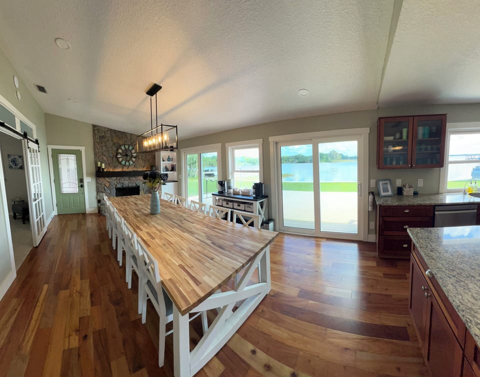 Overlooks the lake view. Fully stocked coffee bar with K-cups & standard carafe.