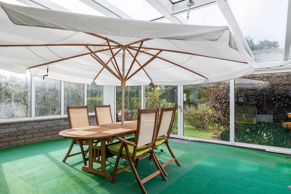 Conservatory with seating area