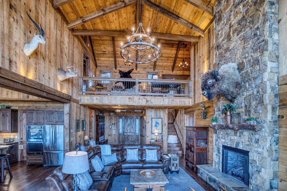 Living room - view back toward foyer
