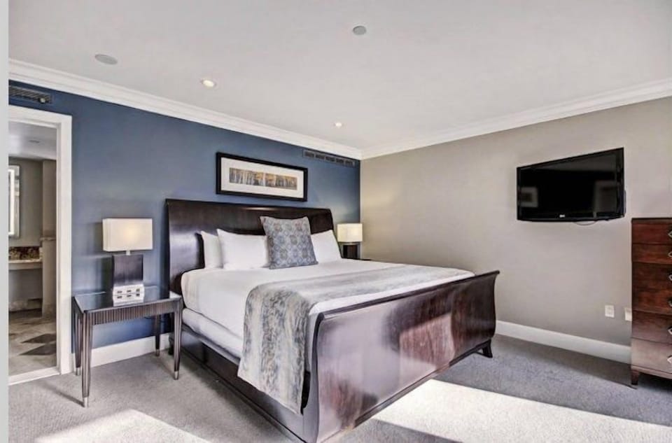 Get a good night's sleep in the plush king sized bed.