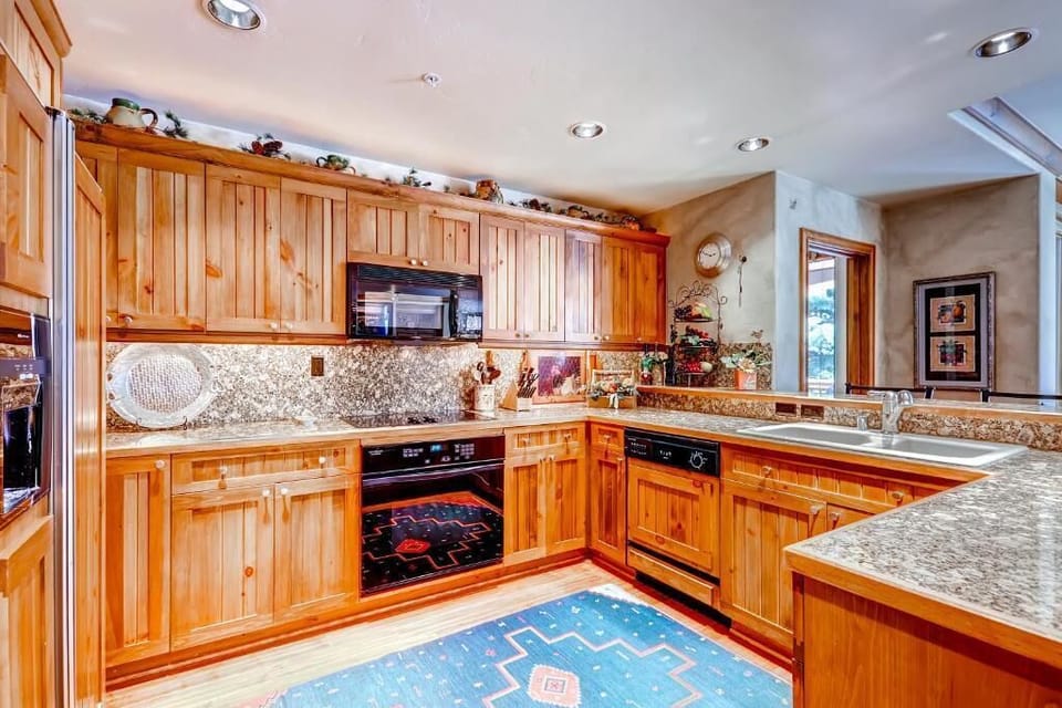 The fully-equipped kitchen features all the amenities you'd need to make a delicious meal.