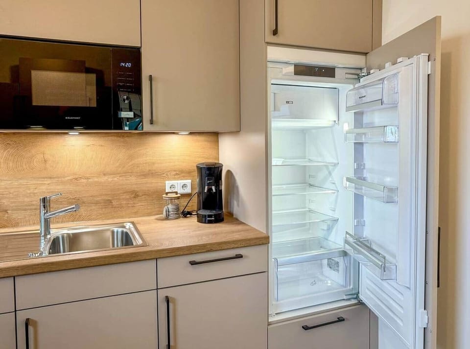Kühlschrank mit integriertem Gefrierfach