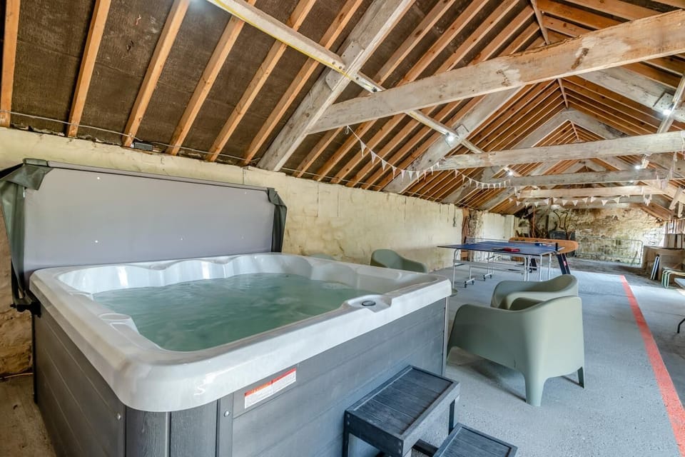 Indoor spa tub