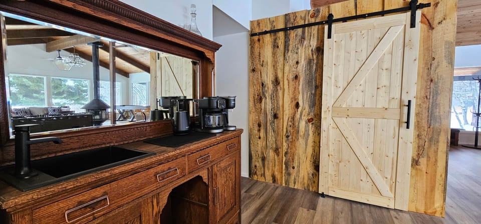 Lodge Meeting Area Sink, Coffee Area
