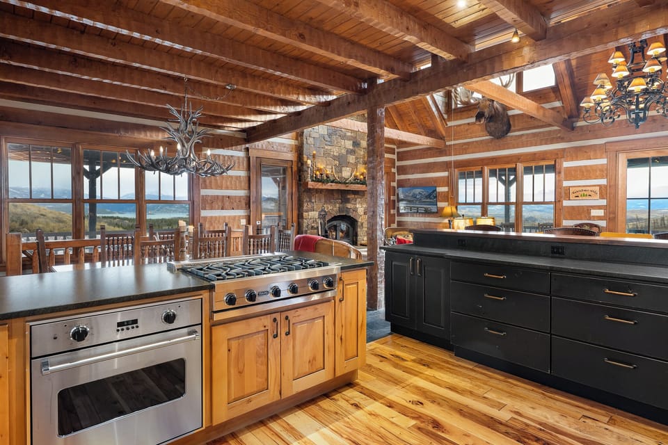 High End Kitchen with all your cooking needs