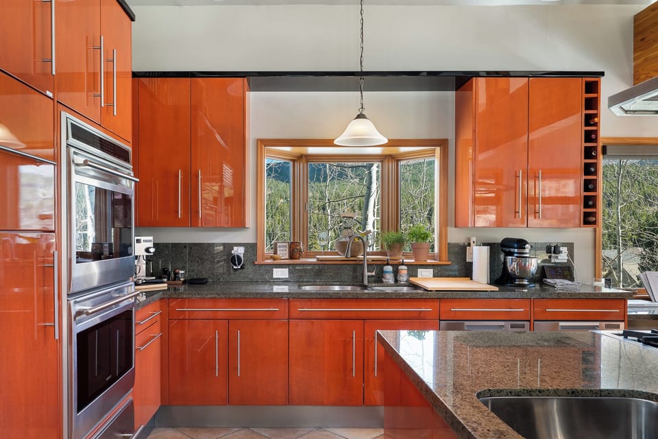 Huge kitchen with no detail amiss!