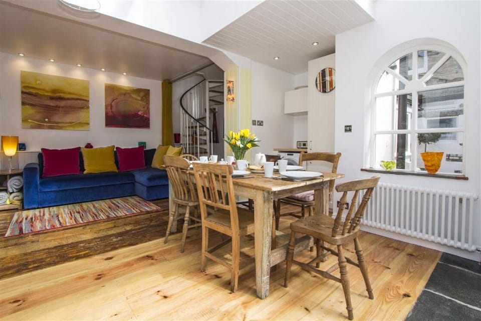 Hideaway - Dining/Living room