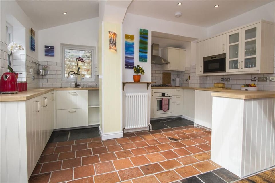 Hideaway - kitchen