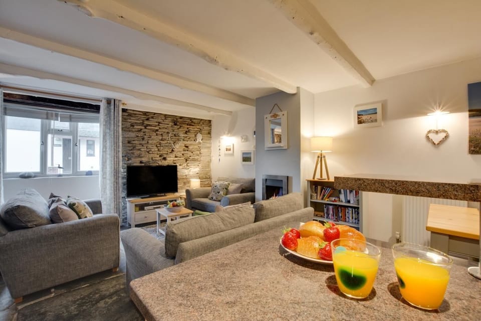 Lounge/Kitchen