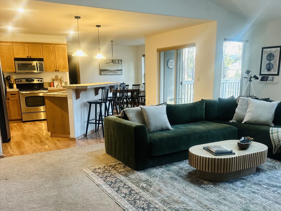 Open kitchen and living space, perfect for large groups! 