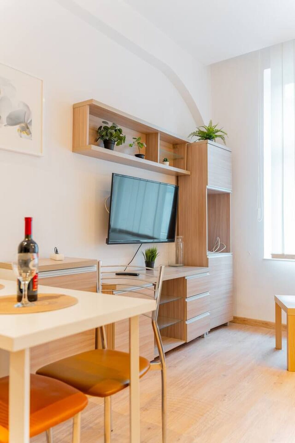 Cozy, Centrally Located Studio Right in The Heart Of Kraków, perfect for Solo or Couple Travellers | Book Now with RENTUJEMY