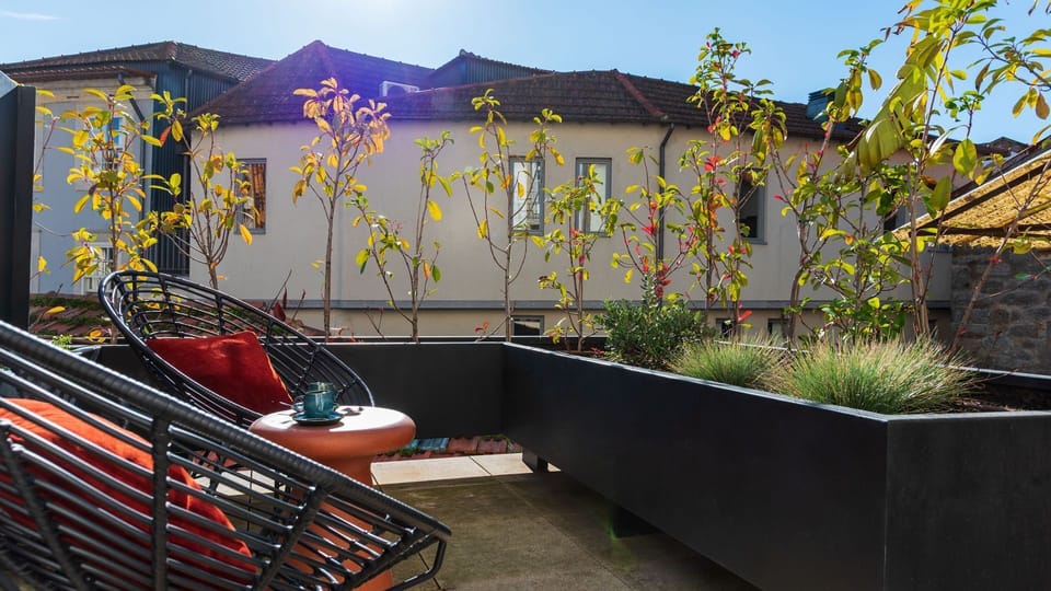 A private terrace overlooking Porto’s rooftops—perfect for slow mornings or golden hour.
#AndoLiving #TerraceViews #PortoCharm #OutdoorLiving