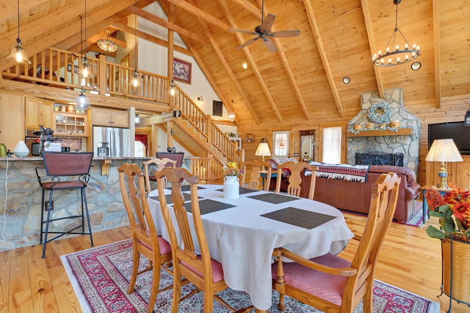 Dining Table | Dishware & Flatware | Main Floor