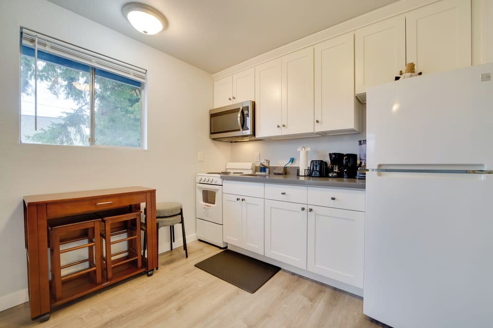 Kitchen | Drip Coffee Maker | Blender | Toaster | Cooking Basics