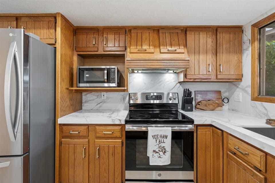 Electric oven, microwave and refrigerator with ice maker