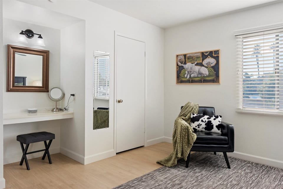 Behind the door- a walk in closet!