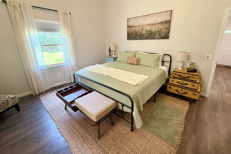 The Carriage House - King Bedroom