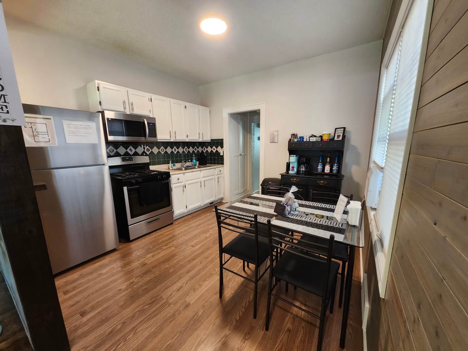 Full kitchen