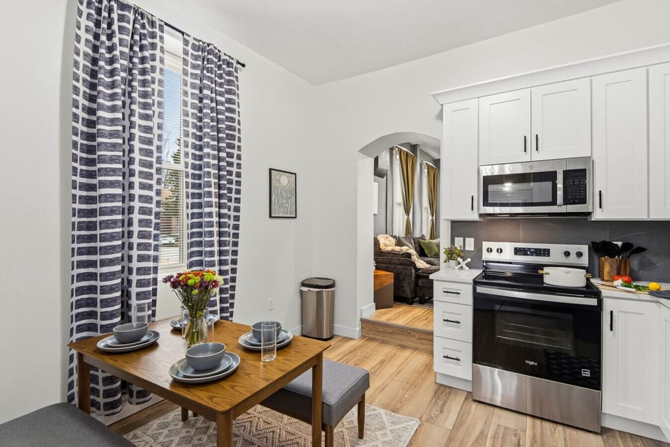 Kitchenette & Breakfast Nook: Featuring sleek counters, full appliances, and a lovely table for four right by the backdoor, this space makes cooking simple and dining enjoyable!