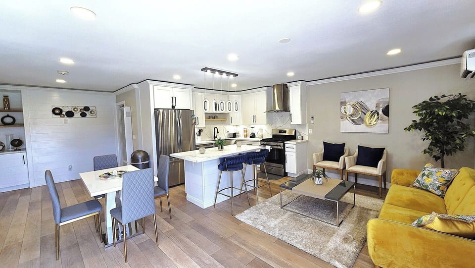 Luxury and Spacious Living Room