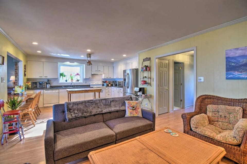 Living Room | Additional Sleeping | Futon
