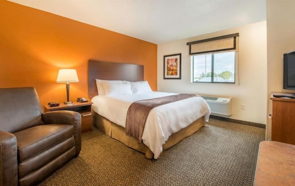 Relax into crisp linens in a bright, spacious king room.