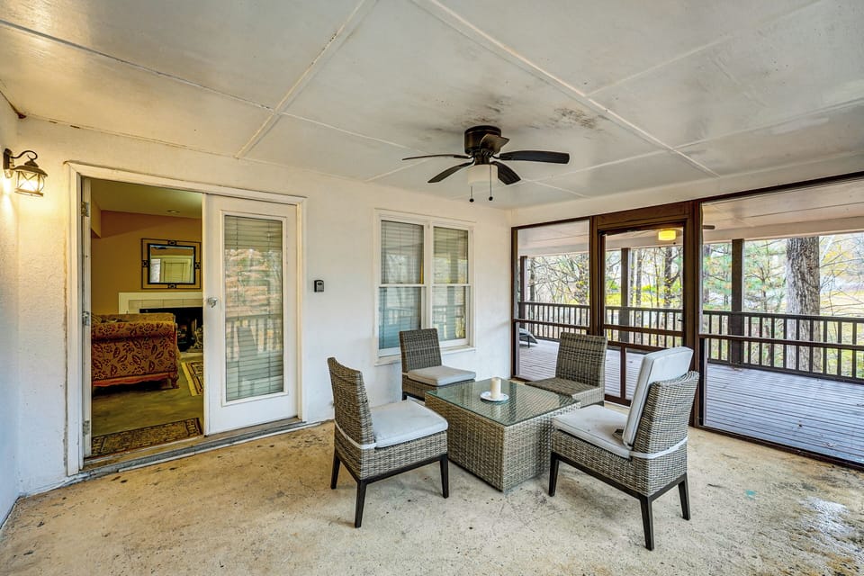 Screened-In Patio