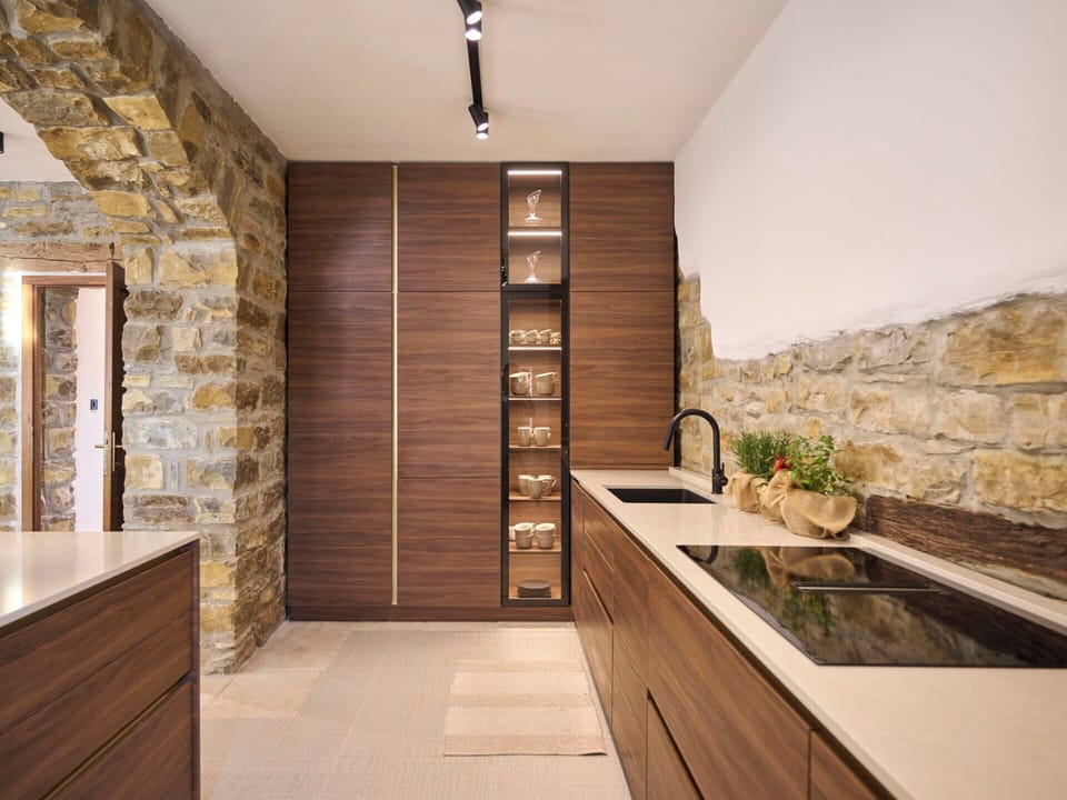 Flooring, Wall, Wood, Interior Design, Kitchen, Cabinetry, Floor, Countertop, Home, Furniture