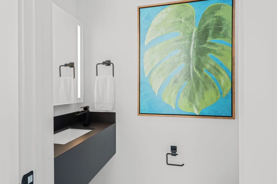 902 Unit A: Half bathroom 2.