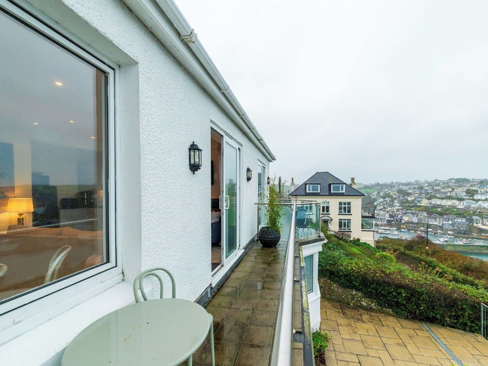 Residential Area, Home, Roof, Estate, Sash Window, Daylighting, Balcony, Villa