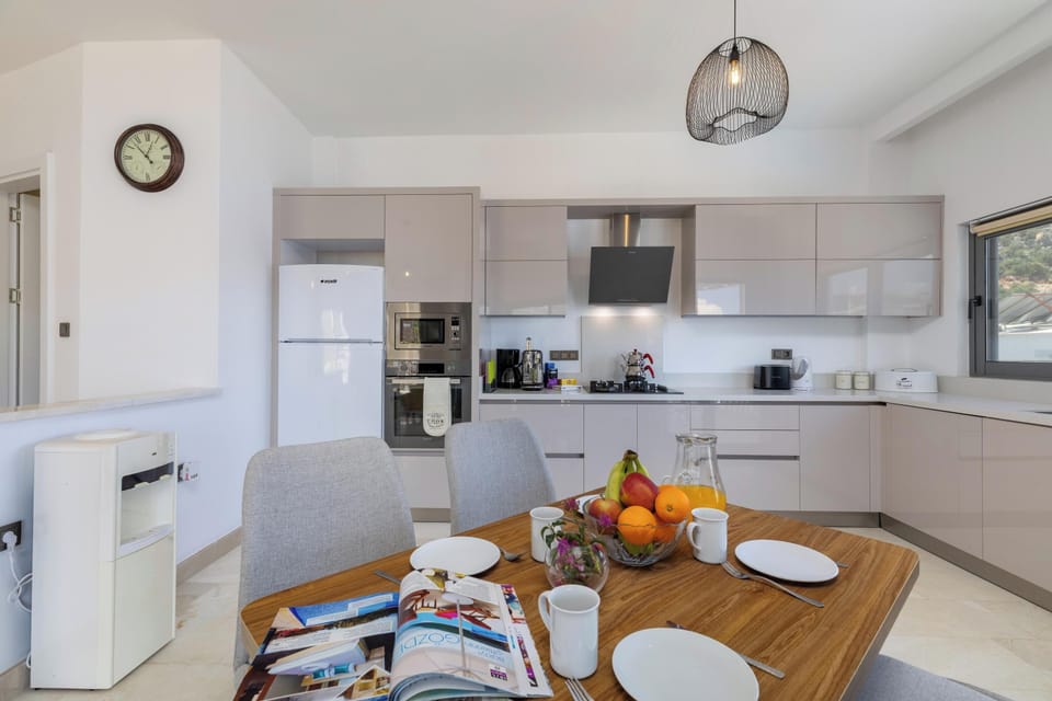 Open plan fully fitted modern kitchen