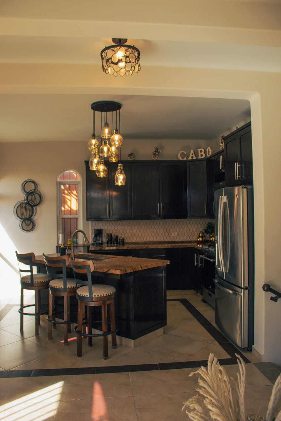 Spacious, Well-Equipped Kitchen for Cooking