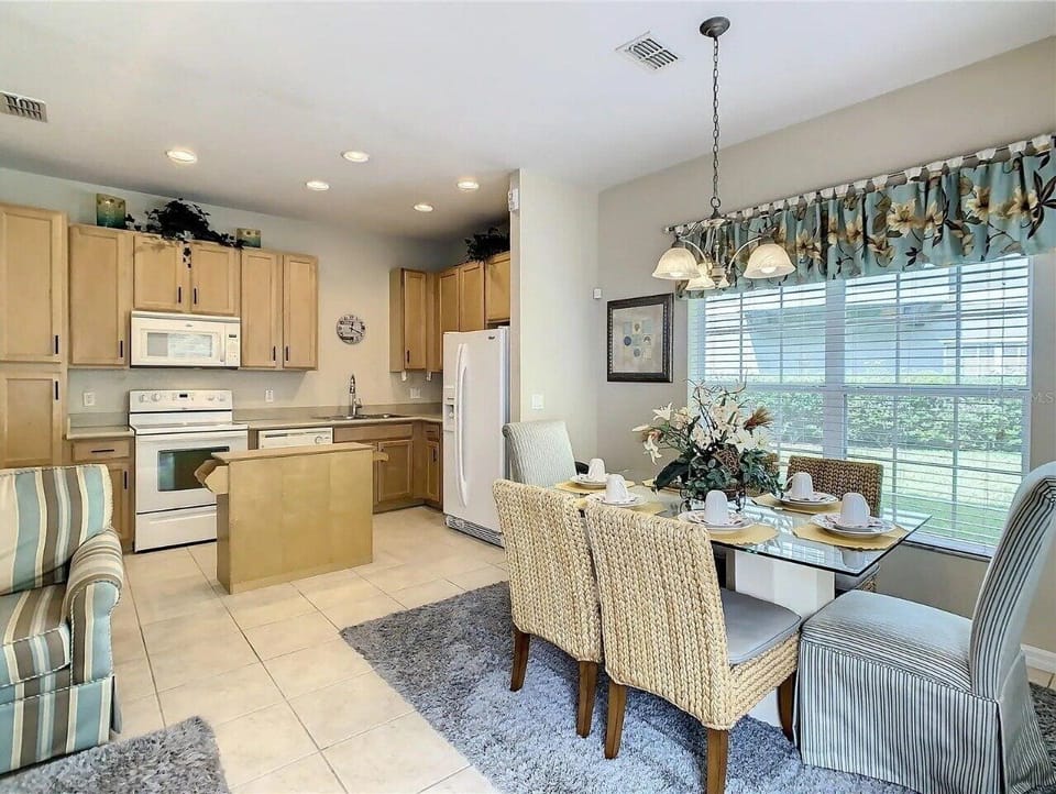 From morning coffee to family dinners, our well-appointed kitchen overlooks the dining area, ensuring the chef is always part of the conversation.