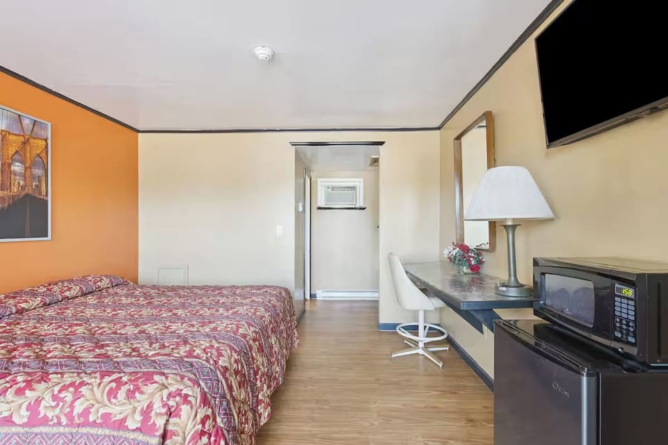 Stretch out and enjoy an easy, uncluttered layout for relaxing nights.