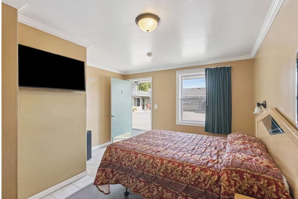 Kick off your stay in a bright room with TV.