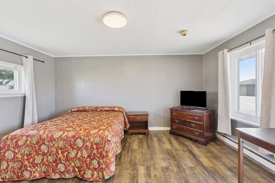 Bedroom. Interior and views may vary based on location and availability.