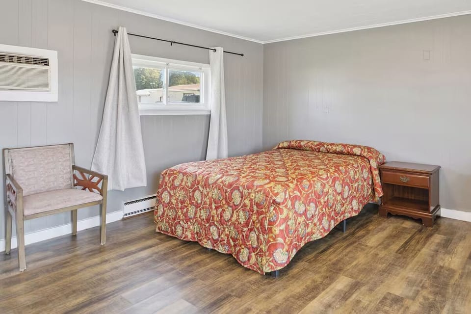 Stretch out in a spacious room with soft daylight.
