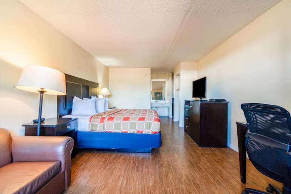 Settle in and enjoy an open layout with easy comfort.