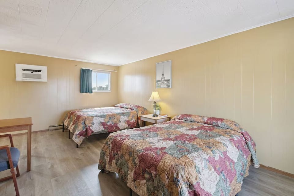Kick back with entertainment, extra space, and comfortable bedding for all.