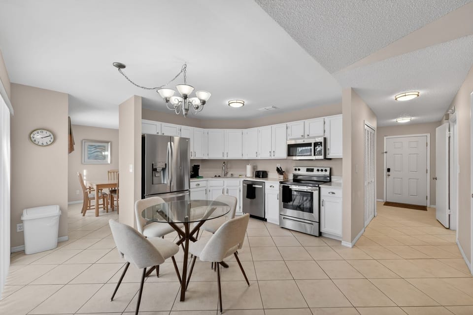Architecture, Building, Dining Room, Dining Table, Furniture