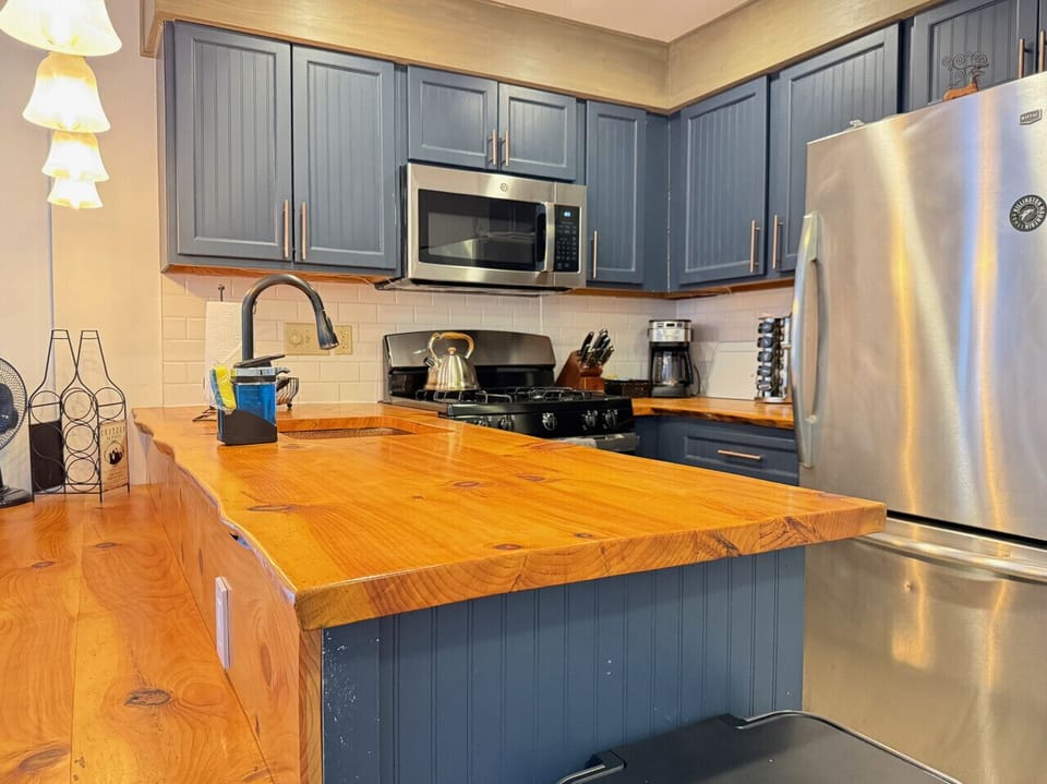repare meals effortlessly in this well-equipped and organized kitchen.