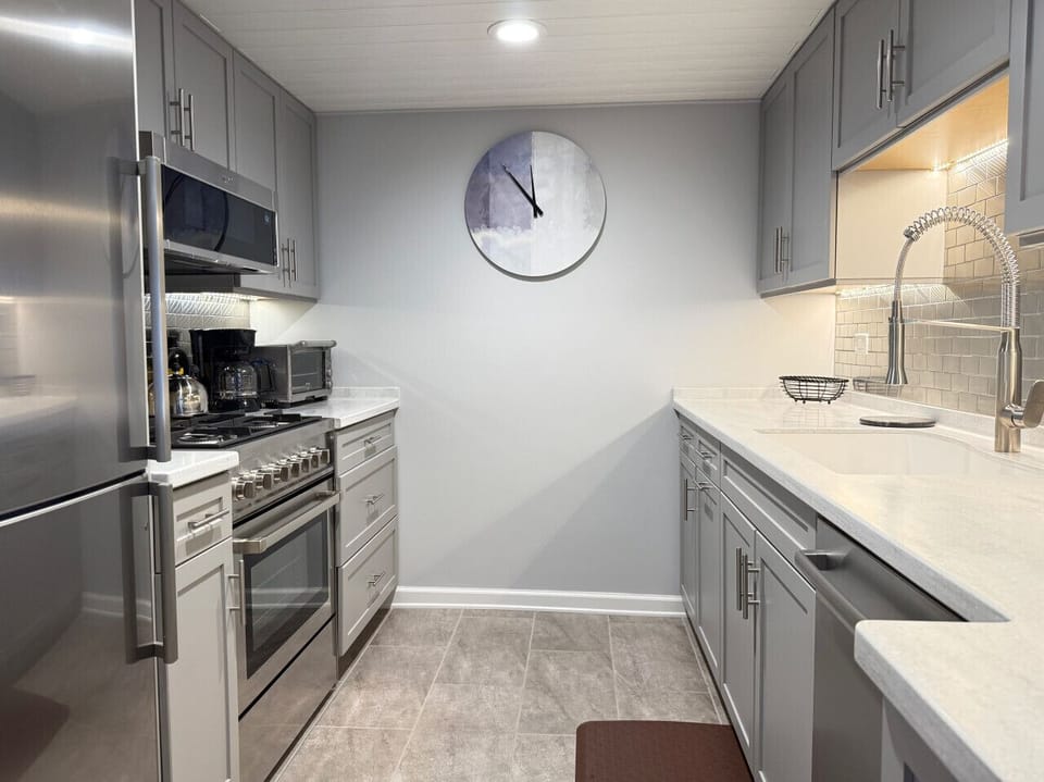 Cook and dine easily in our fully equipped kitchen.