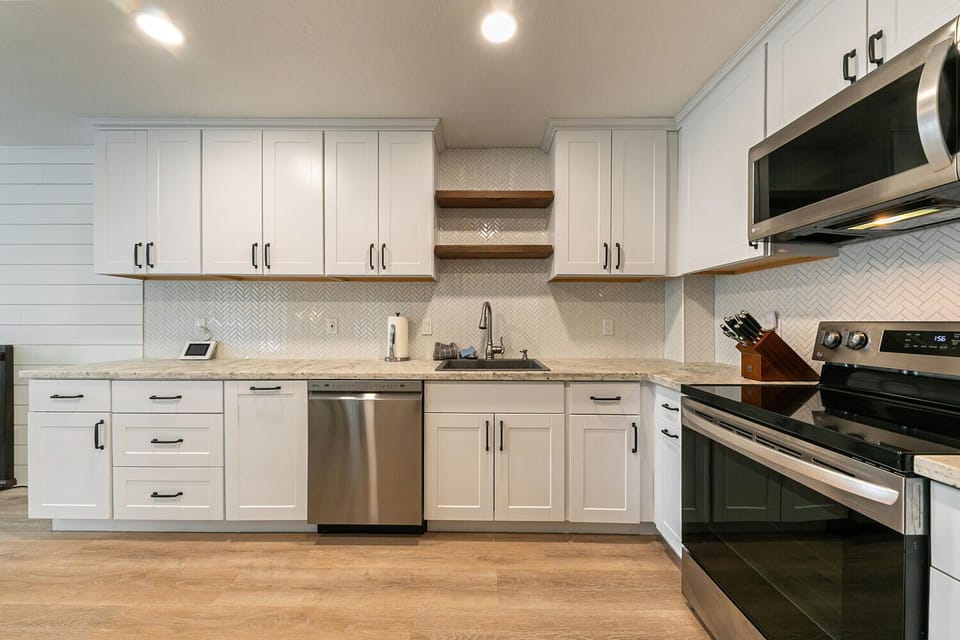 Updated Modern Kitchen - Updated Modern Kitchen