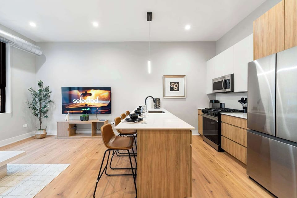 Spacious kitchen layout w island seating and an easy flow for gatherings.