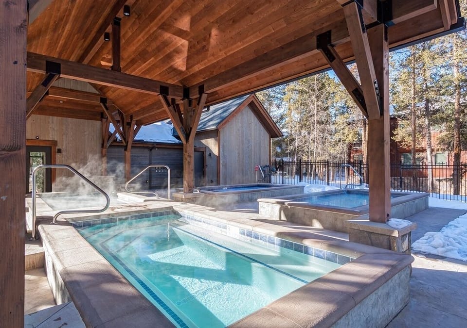 4 Hot Tubs