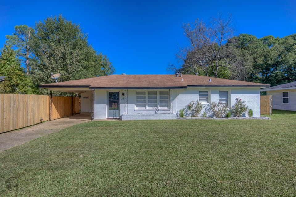Front view of home