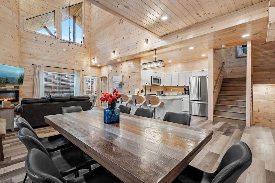 Dining Room table seats 8 - Kitchen Bar seats 3