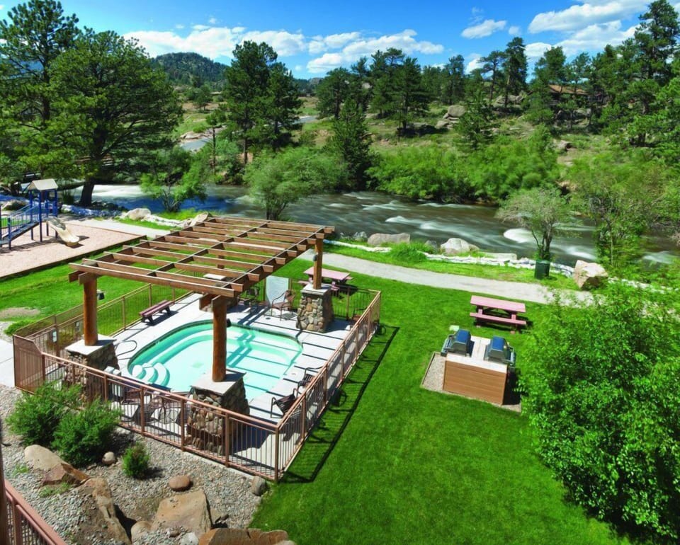 Hot tub by the river - Shared by all the guests at the time share complex